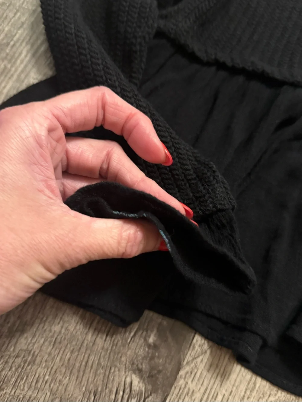 Vintage Havana Black Long-Sleeve Peplum Lightweight V-Neck Sweater